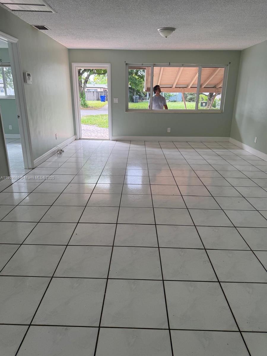 BOULEVARD HEIGHTS SEC - Residential Lease