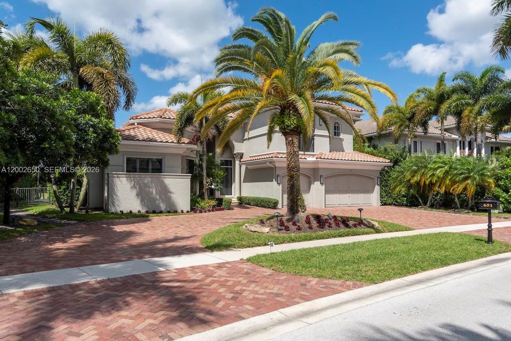 Photo of 651 Sweet Bay Ave, Plantation, FL 33324 (MLS # A12002650)