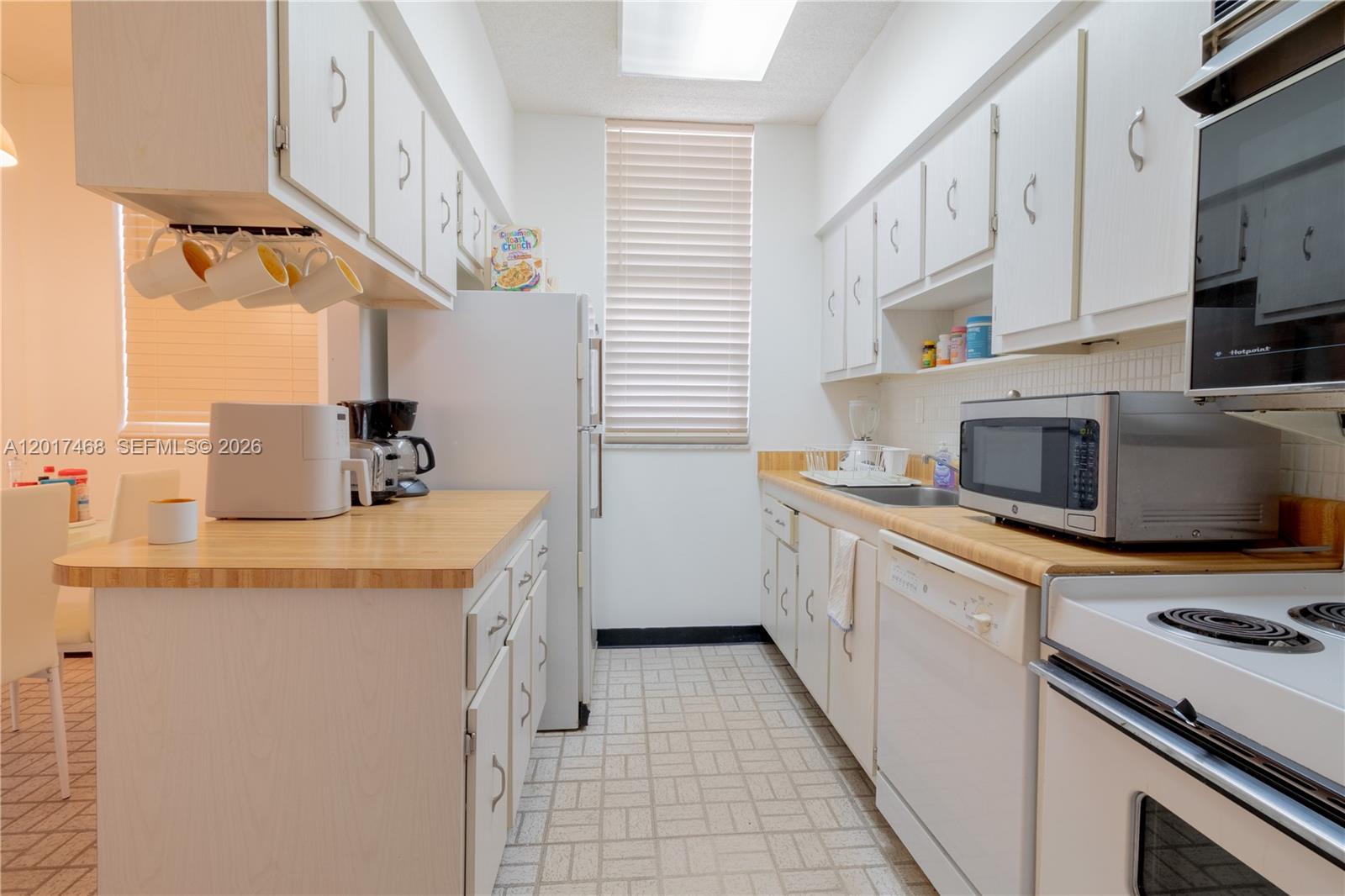 WINSTON TOWERS 500 CONDO - Residential