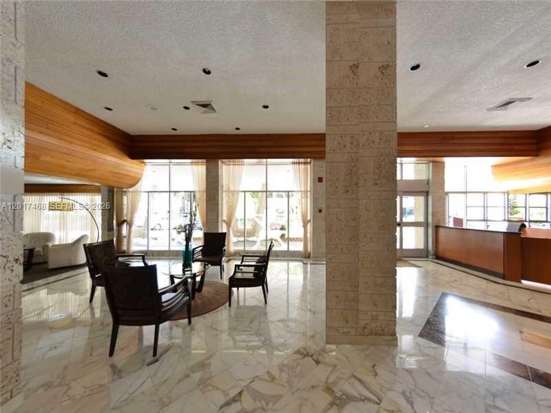 WINSTON TOWERS 500 CONDO - Residential