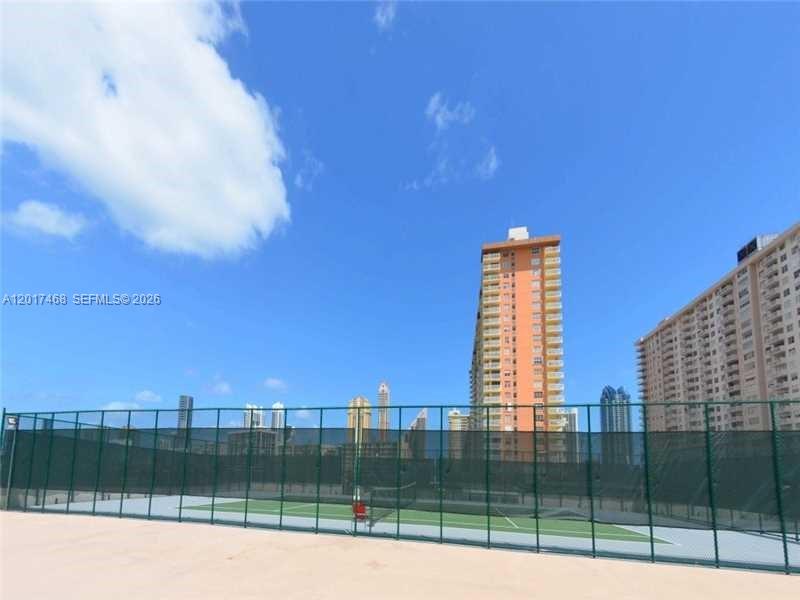 WINSTON TOWERS 500 CONDO - Residential