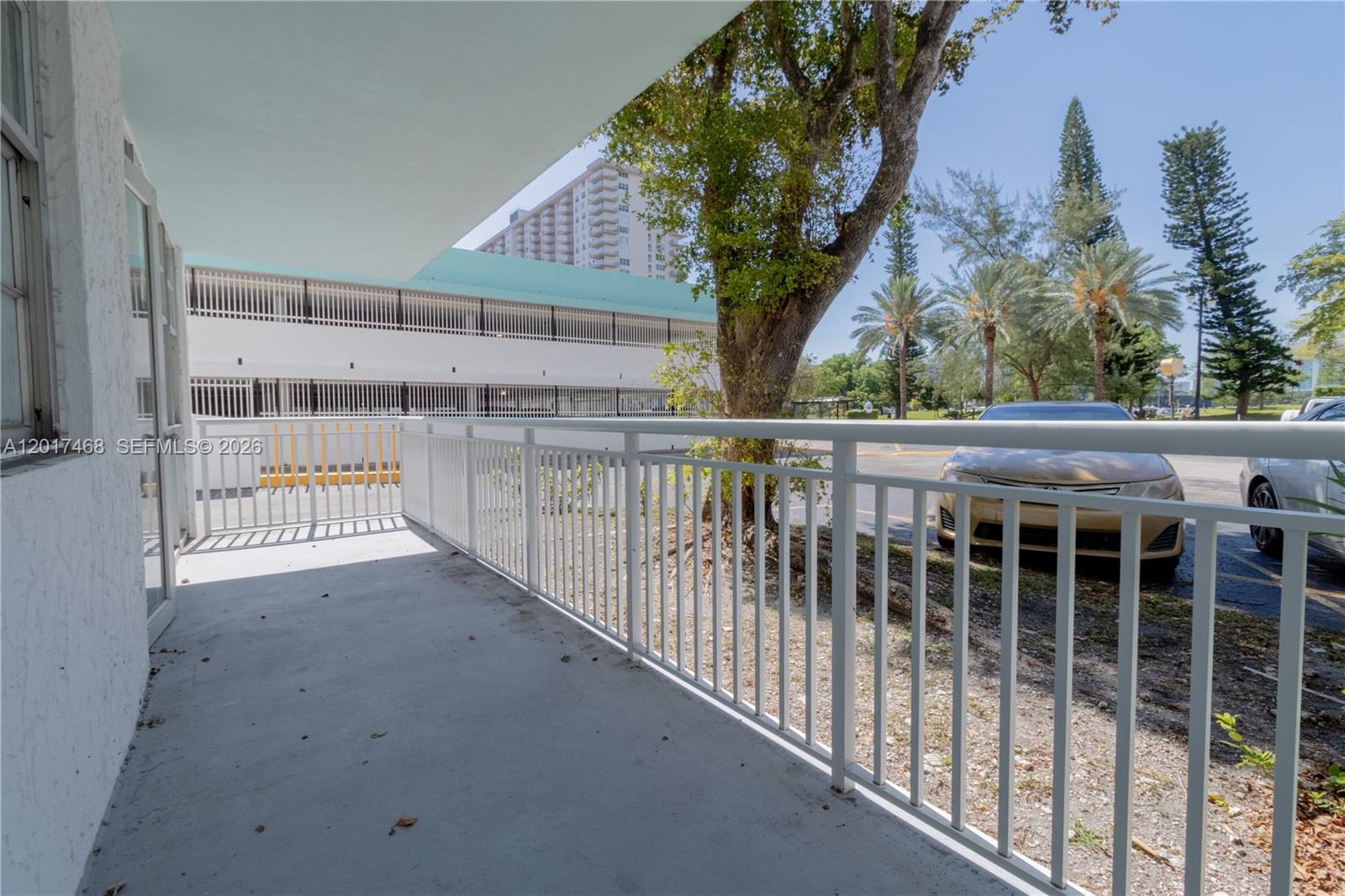 WINSTON TOWERS 500 CONDO - Residential