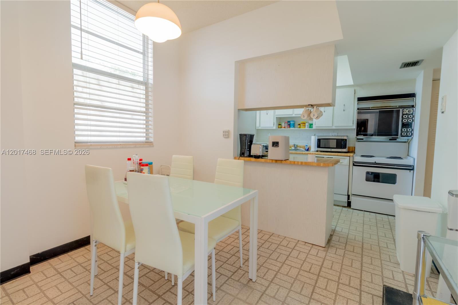 WINSTON TOWERS 500 CONDO - Residential