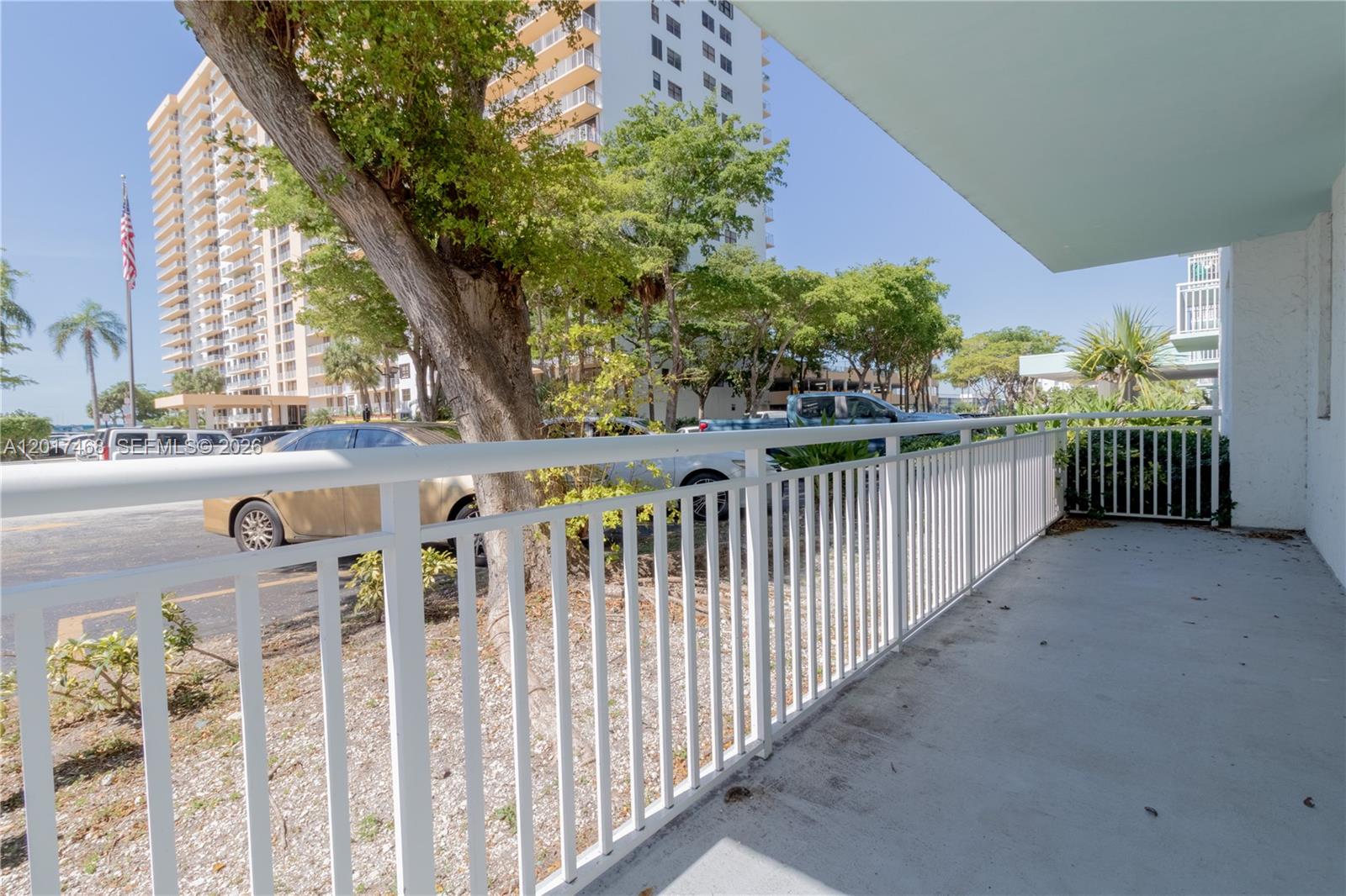 WINSTON TOWERS 500 CONDO - Residential