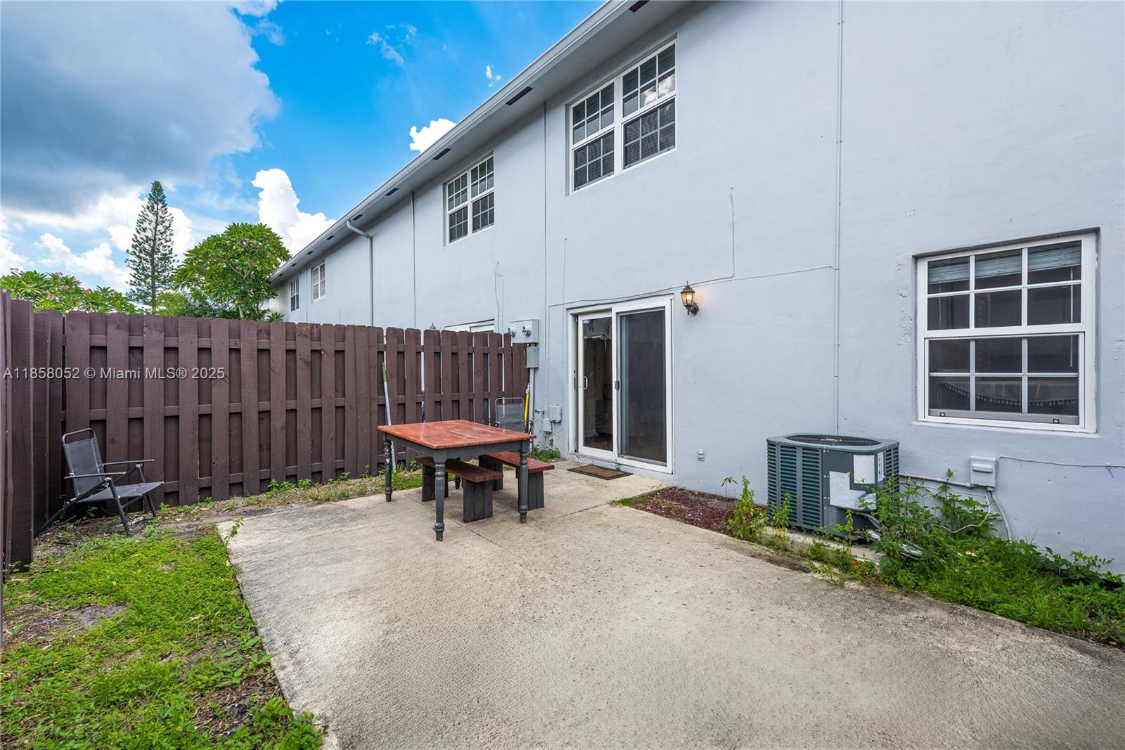 ARROWHEAD GOLF & TENNIS C - Residential Lease