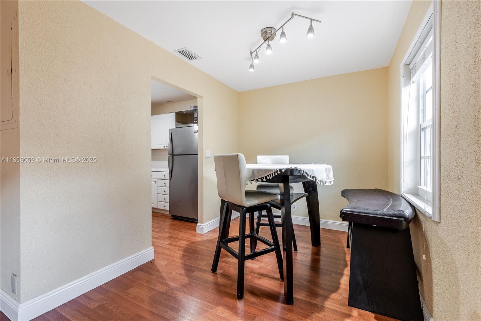 ARROWHEAD GOLF & TENNIS C - Residential Lease