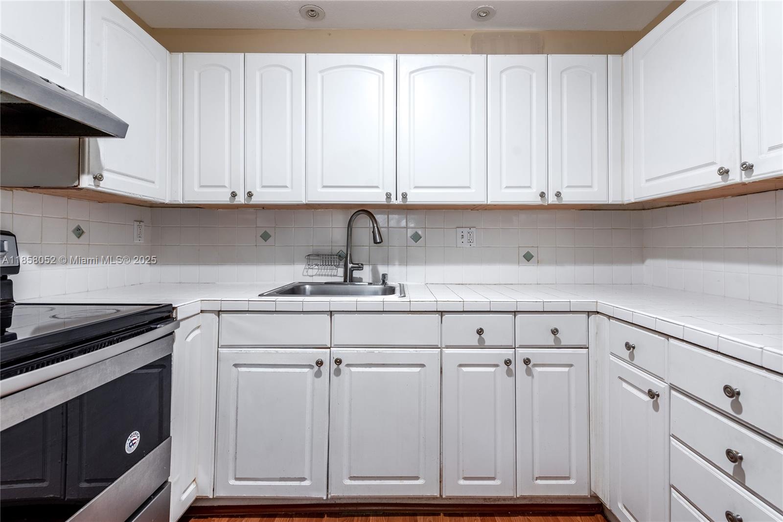 ARROWHEAD GOLF & TENNIS C - Residential Lease