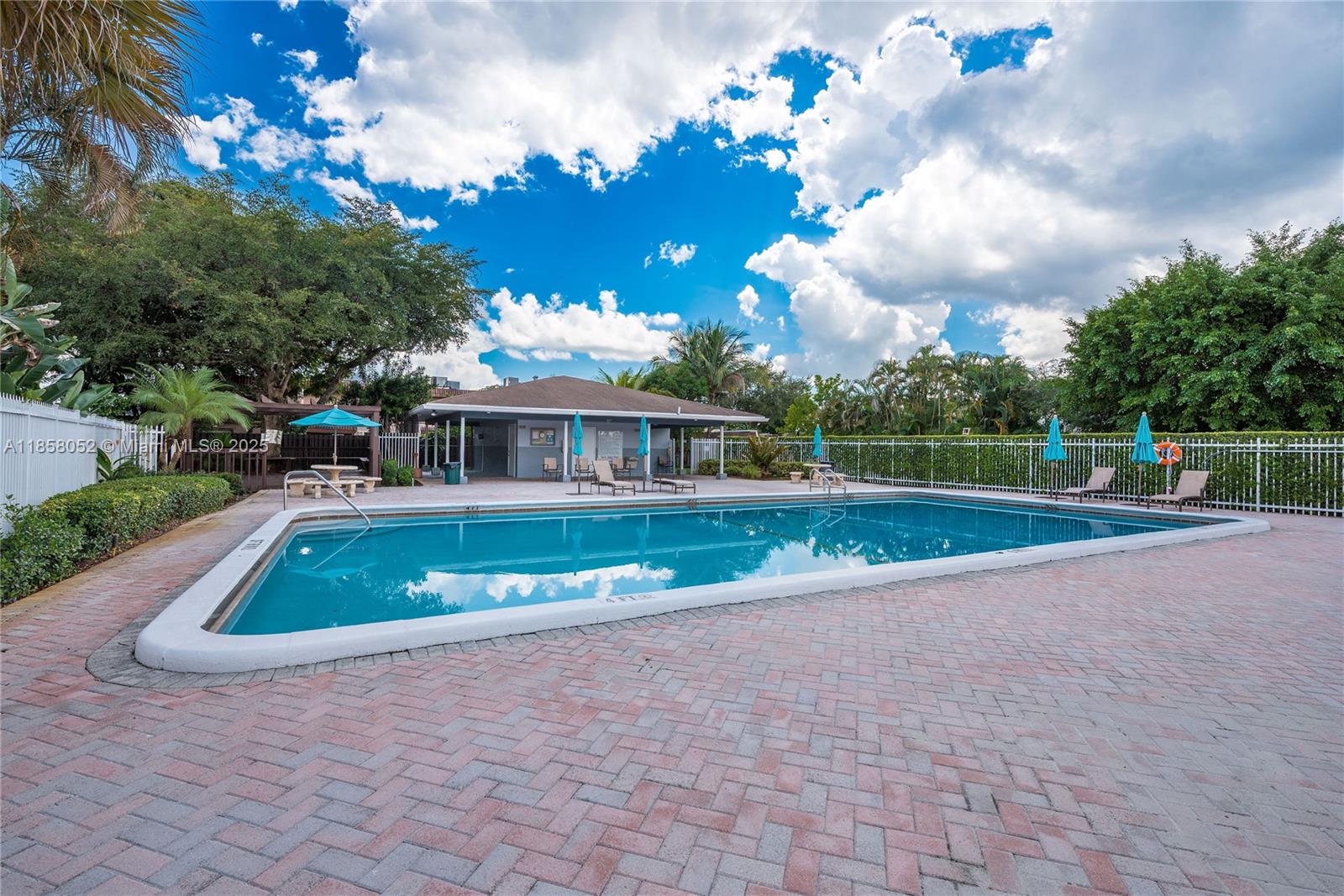 ARROWHEAD GOLF & TENNIS C - Residential Lease