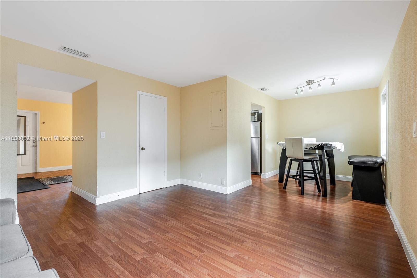 ARROWHEAD GOLF & TENNIS C - Residential Lease