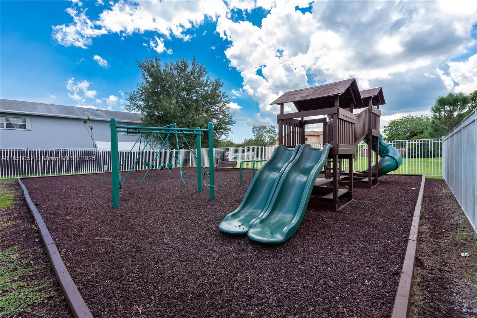 ARROWHEAD GOLF & TENNIS C - Residential Lease