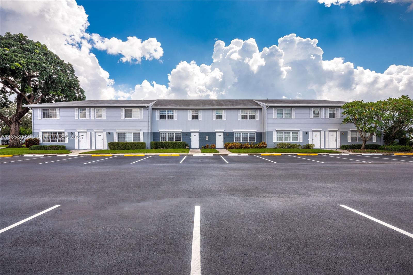 ARROWHEAD GOLF & TENNIS C - Residential Lease