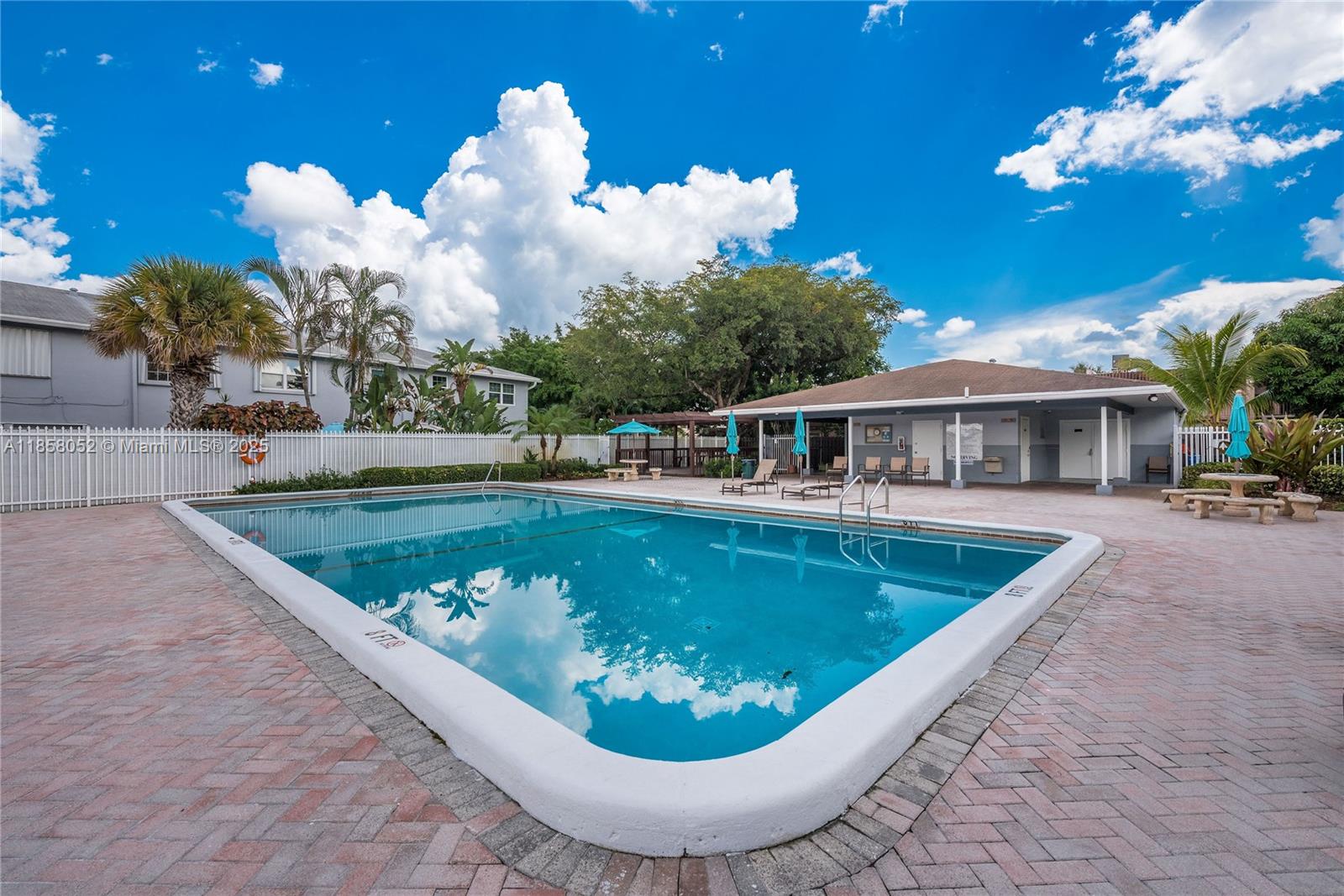 ARROWHEAD GOLF & TENNIS C - Residential Lease