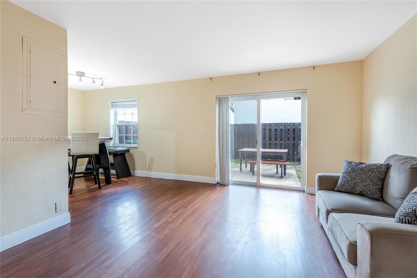 ARROWHEAD GOLF & TENNIS C - Residential Lease