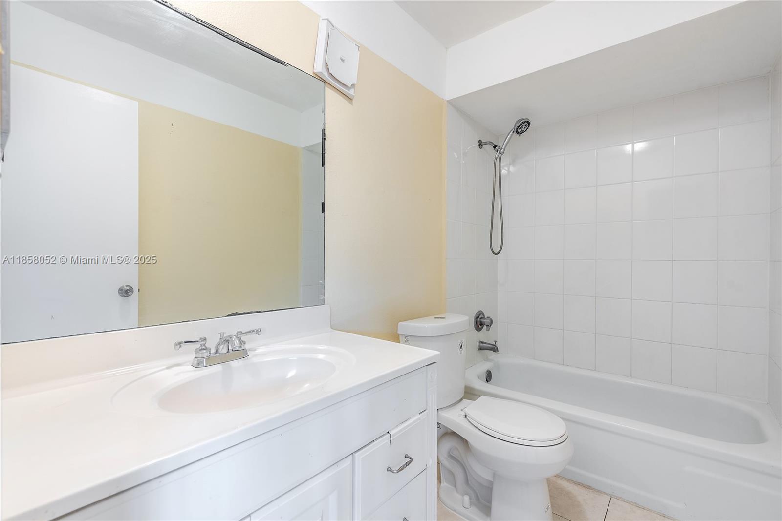 ARROWHEAD GOLF & TENNIS C - Residential Lease