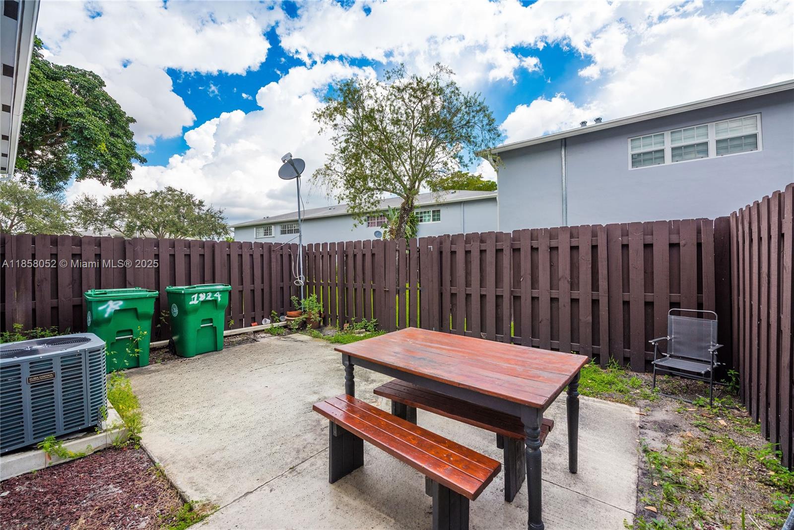 ARROWHEAD GOLF & TENNIS C - Residential Lease