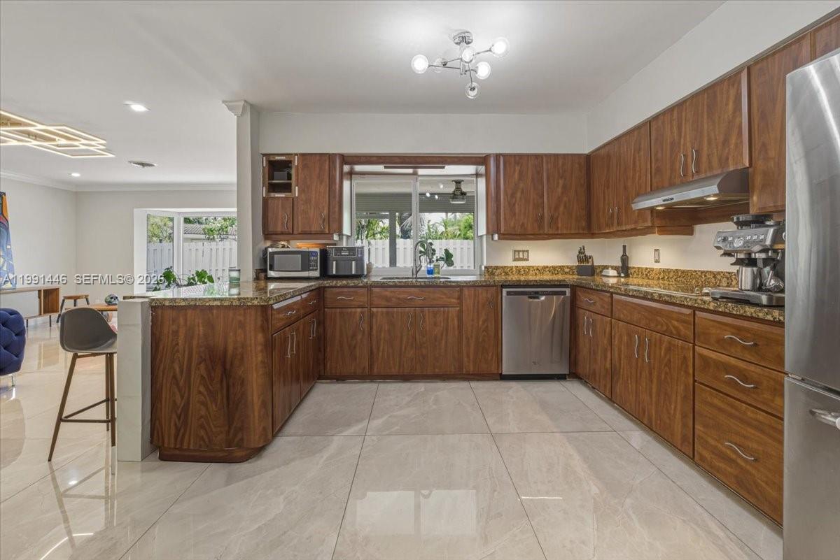 JENADA ISLE - Residential