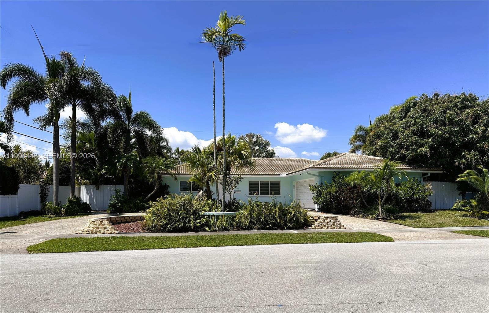 JENADA ISLE - Residential