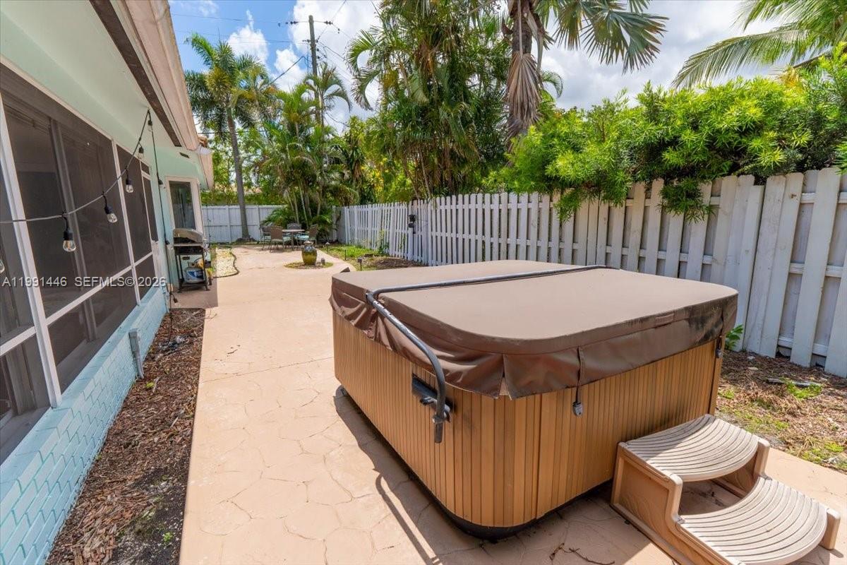 JENADA ISLE - Residential