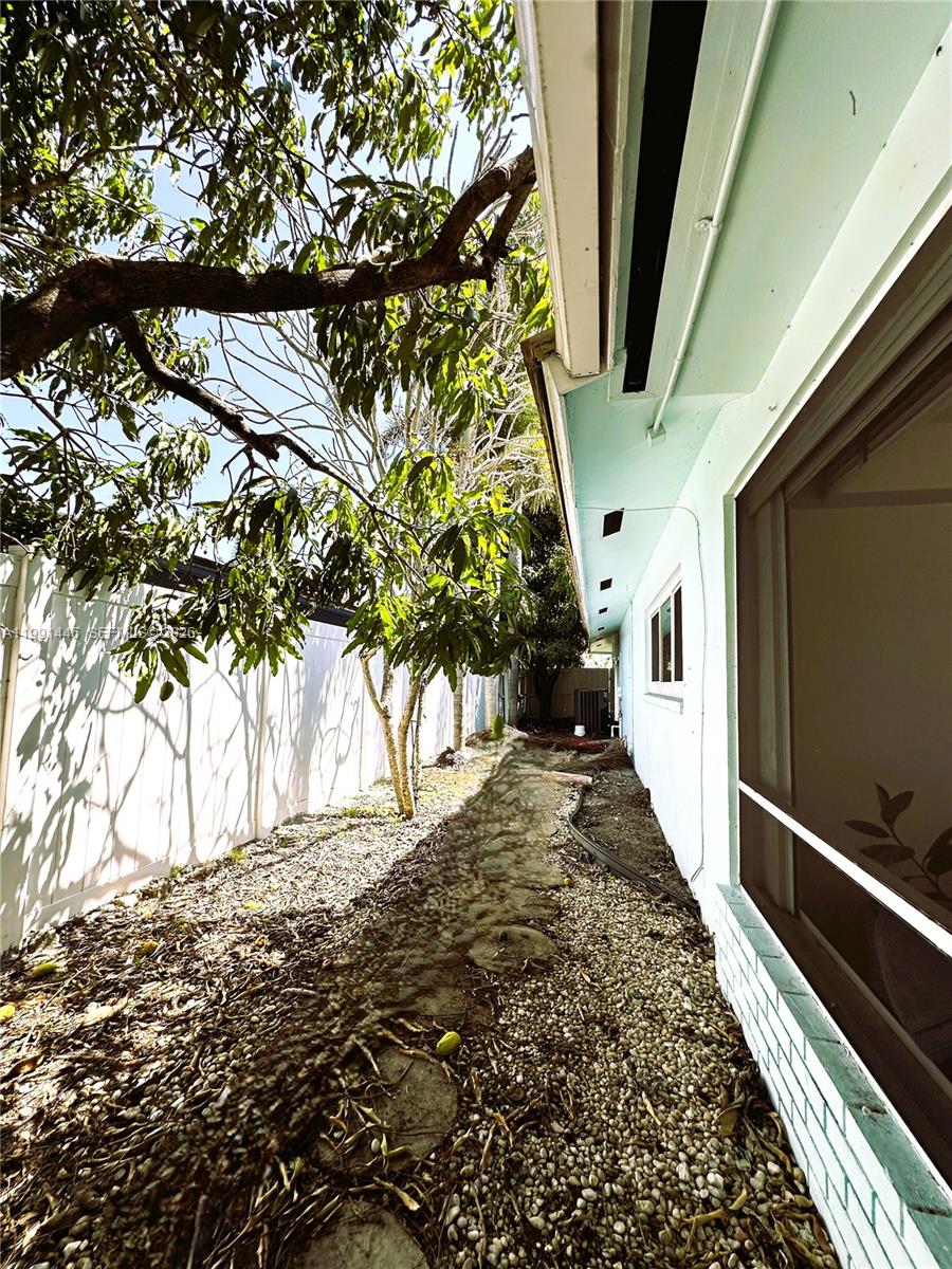 JENADA ISLE - Residential