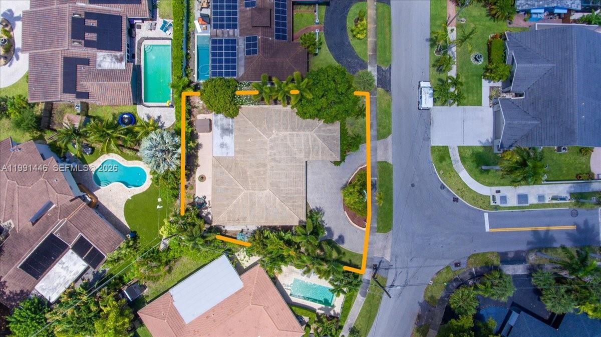 JENADA ISLE - Residential