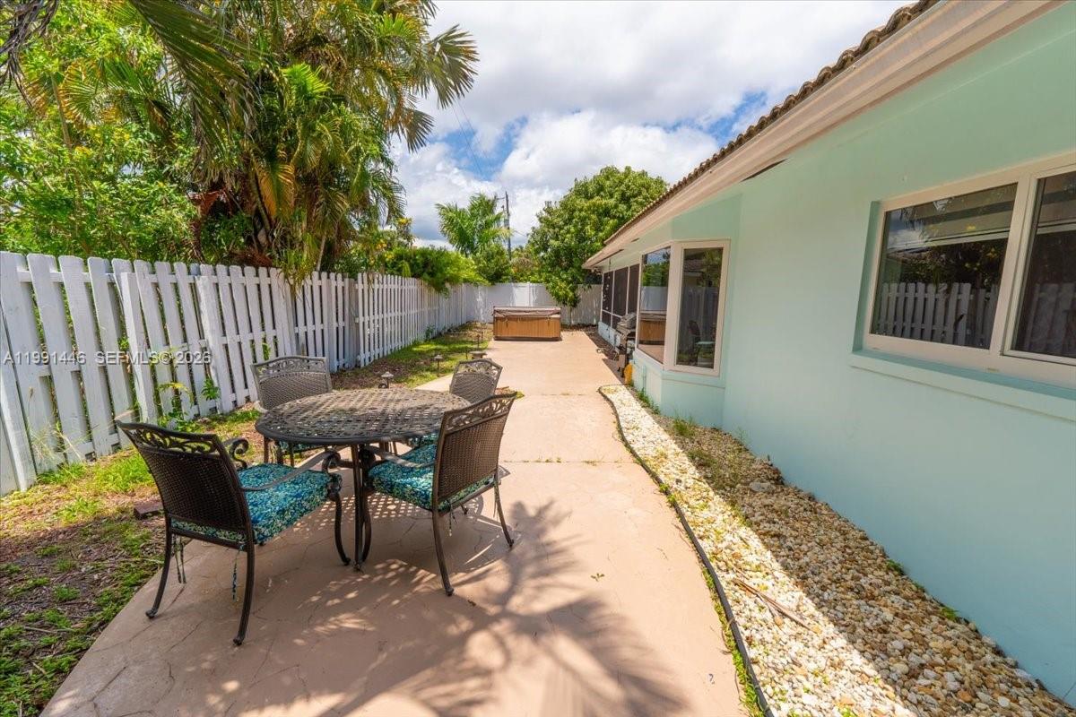 JENADA ISLE - Residential