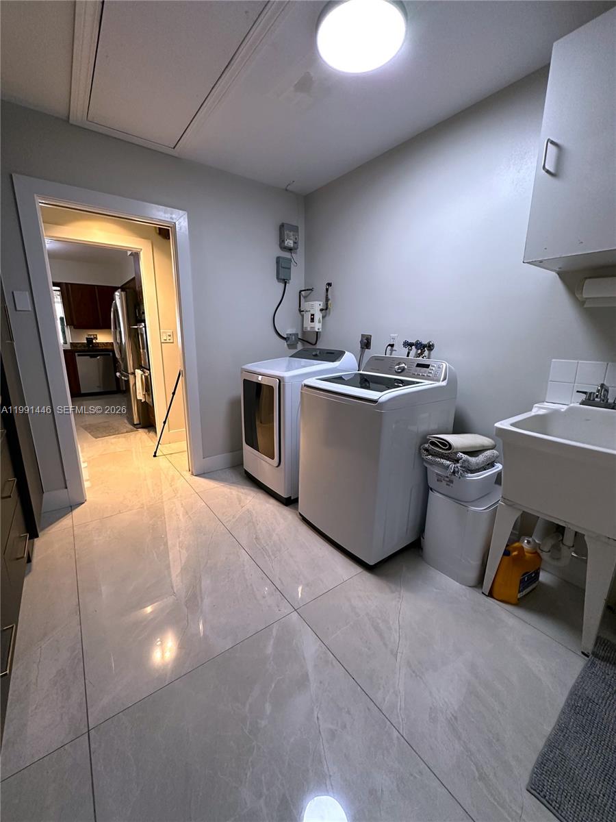 JENADA ISLE - Residential