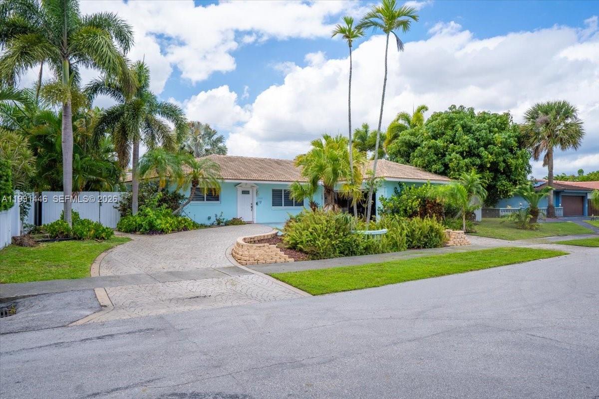 JENADA ISLE - Residential