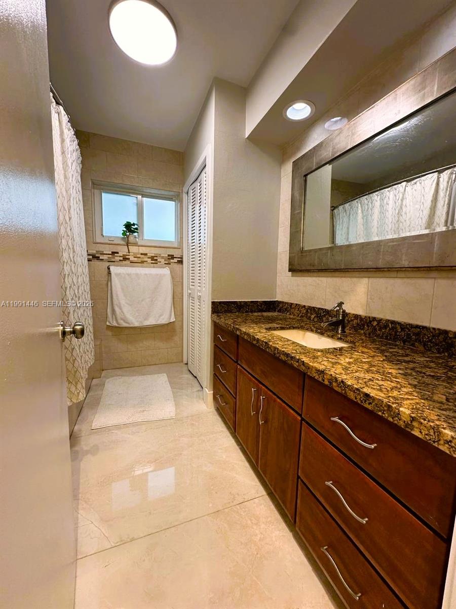 JENADA ISLE - Residential