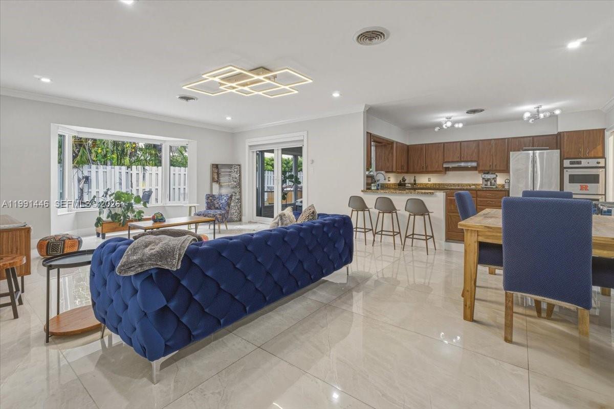 JENADA ISLE - Residential
