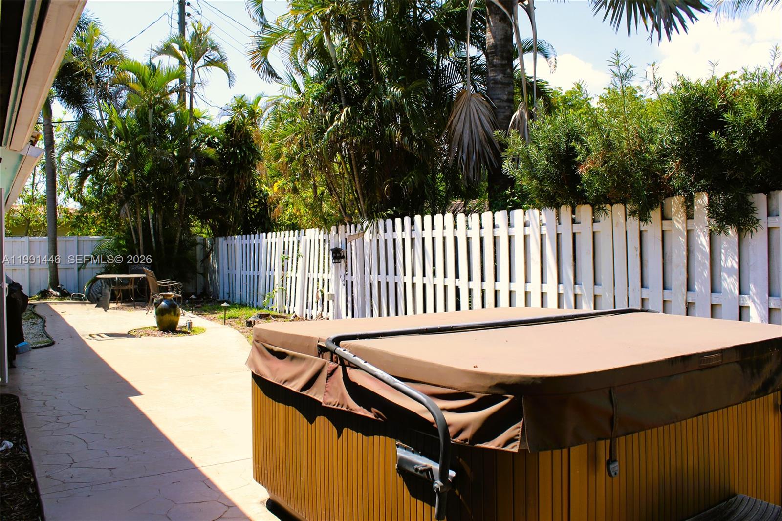 JENADA ISLE - Residential