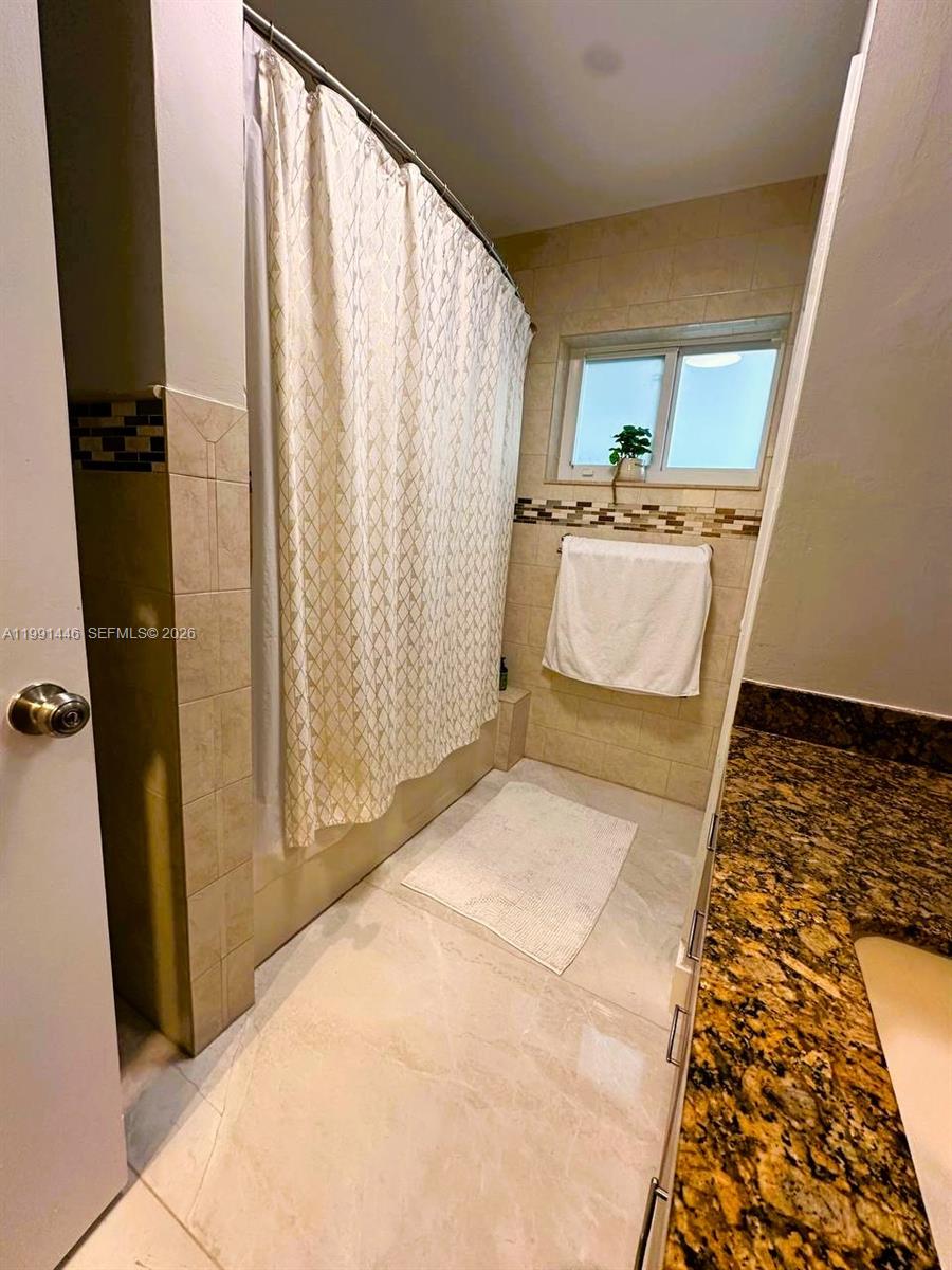 JENADA ISLE - Residential