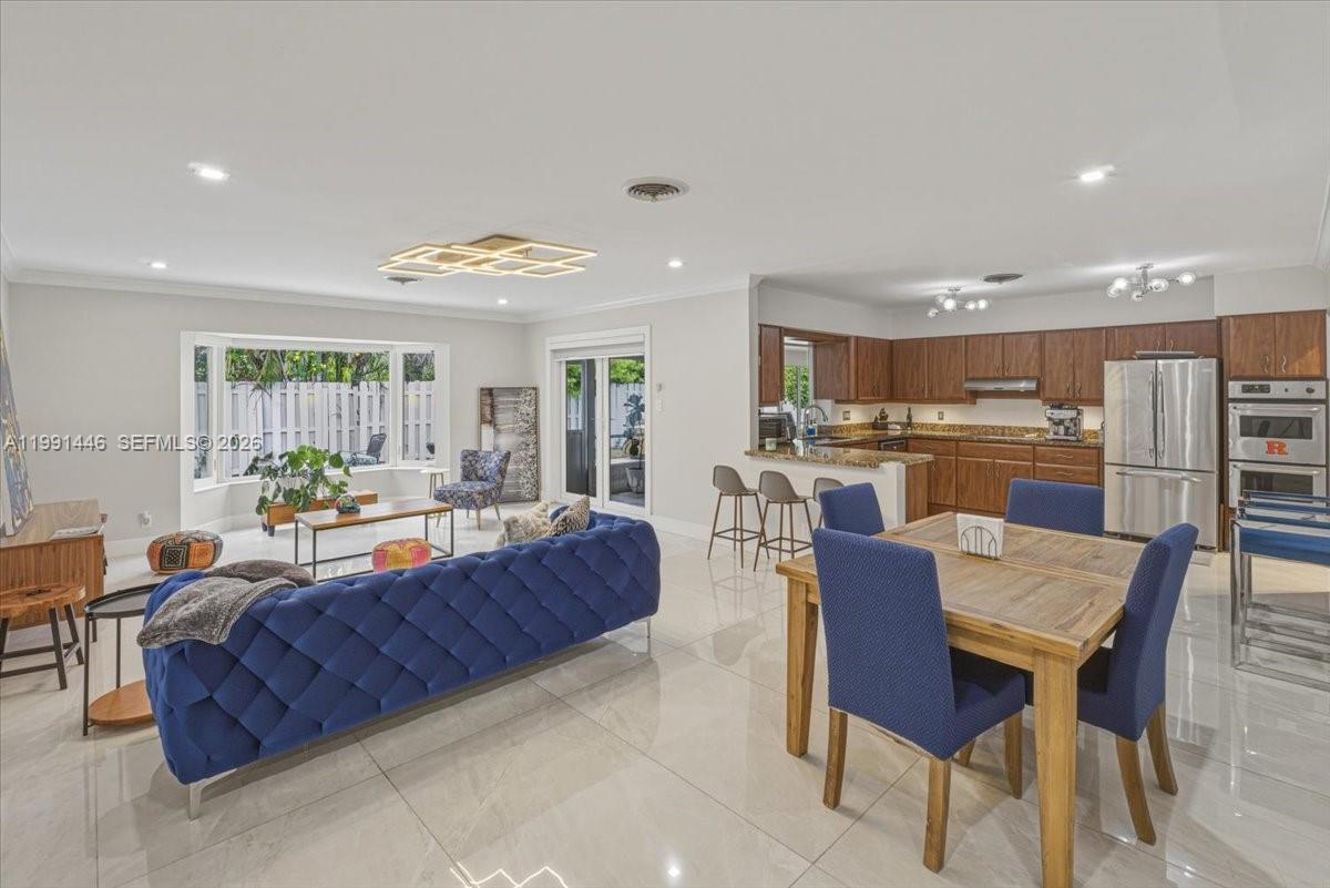 JENADA ISLE - Residential