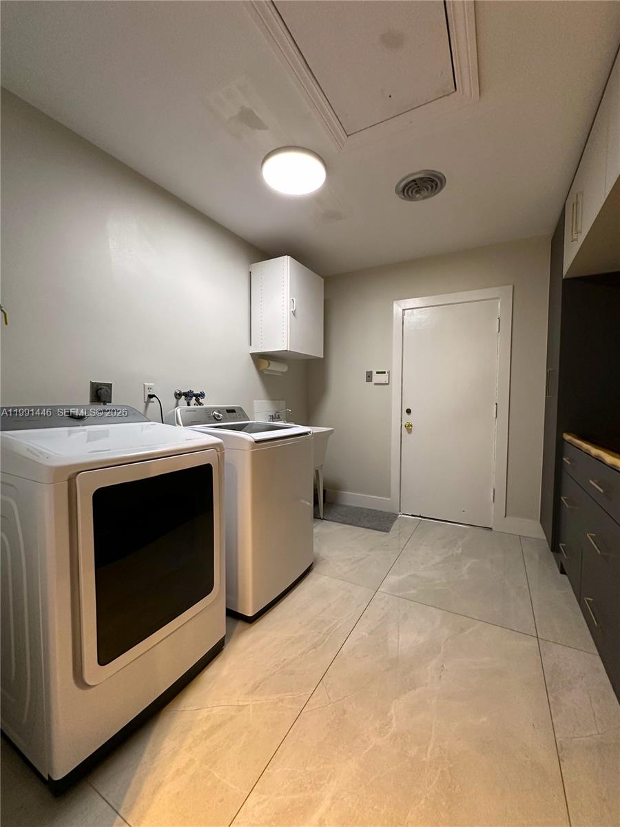 JENADA ISLE - Residential