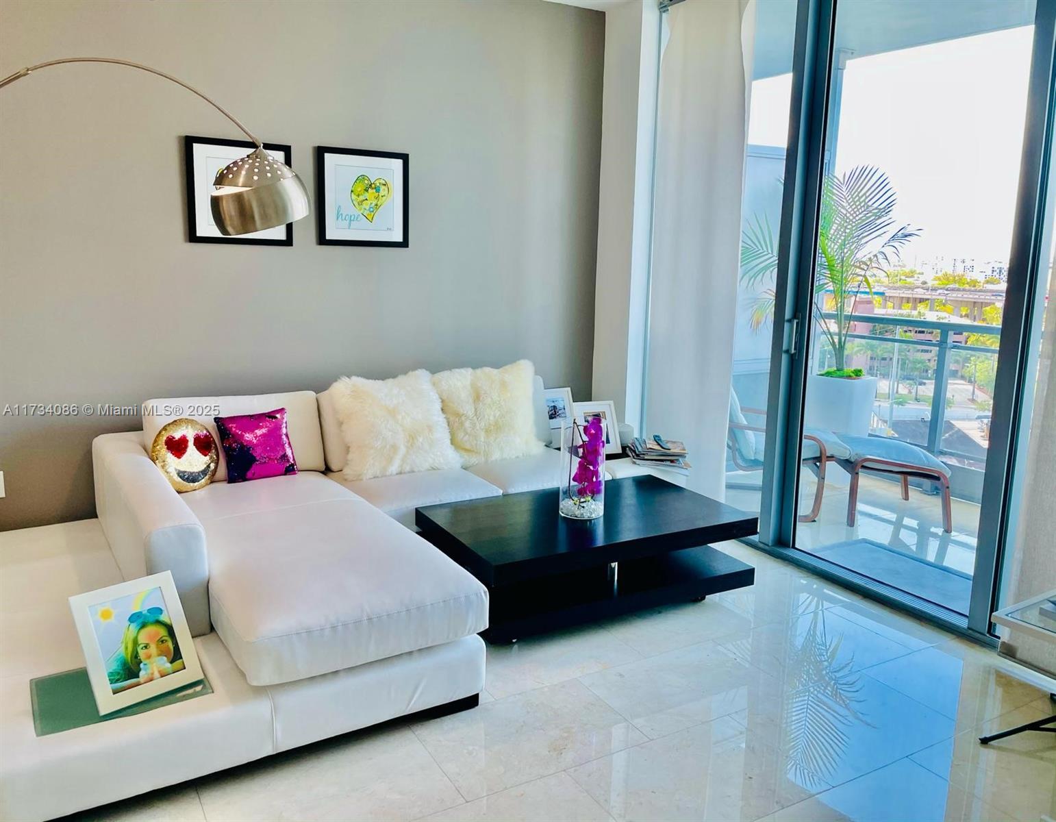 Property for Sale at 90 Sw 3rd St 1209, Miami, Broward County, Florida - Bedrooms: 1 
Bathrooms: 1  - $429,900