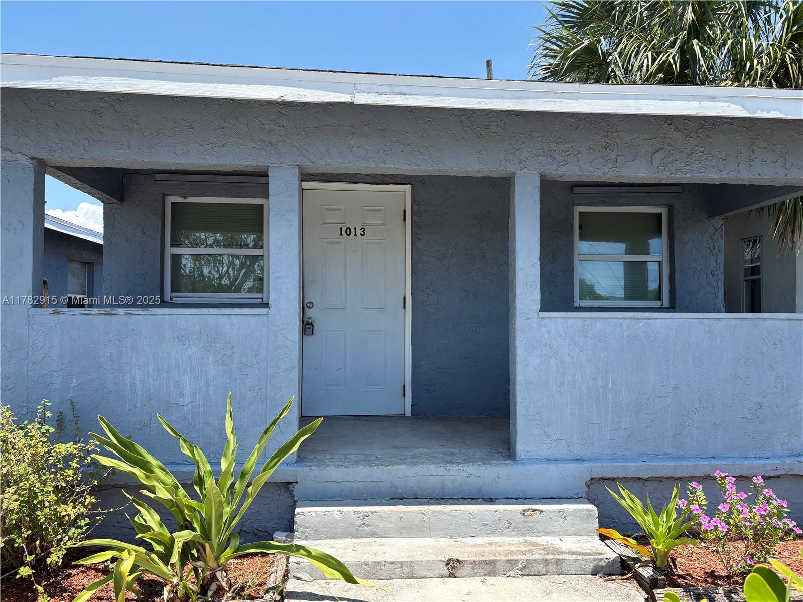 Great Single-Family home 2 bedroom, 1 Bath; Rental! Perfect started home! Here's an affordable place to call home featuring modern updates, laminate and ceramic flooring, attractive newer bathroom. Move in funds: First & Last month + pet deposit (if applicable) due after execution of Lease. Security deposit at move in when keys are exchanged. Washer & dryer hook ups! Private & Single living! Call Listing agents to get your application started & in today! Tenants pay Electric, Water & Cable. Available 5/1