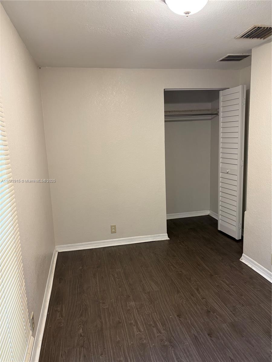 LINCOLN PARK - Residential Lease