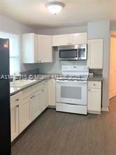 LINCOLN PARK - Residential Lease