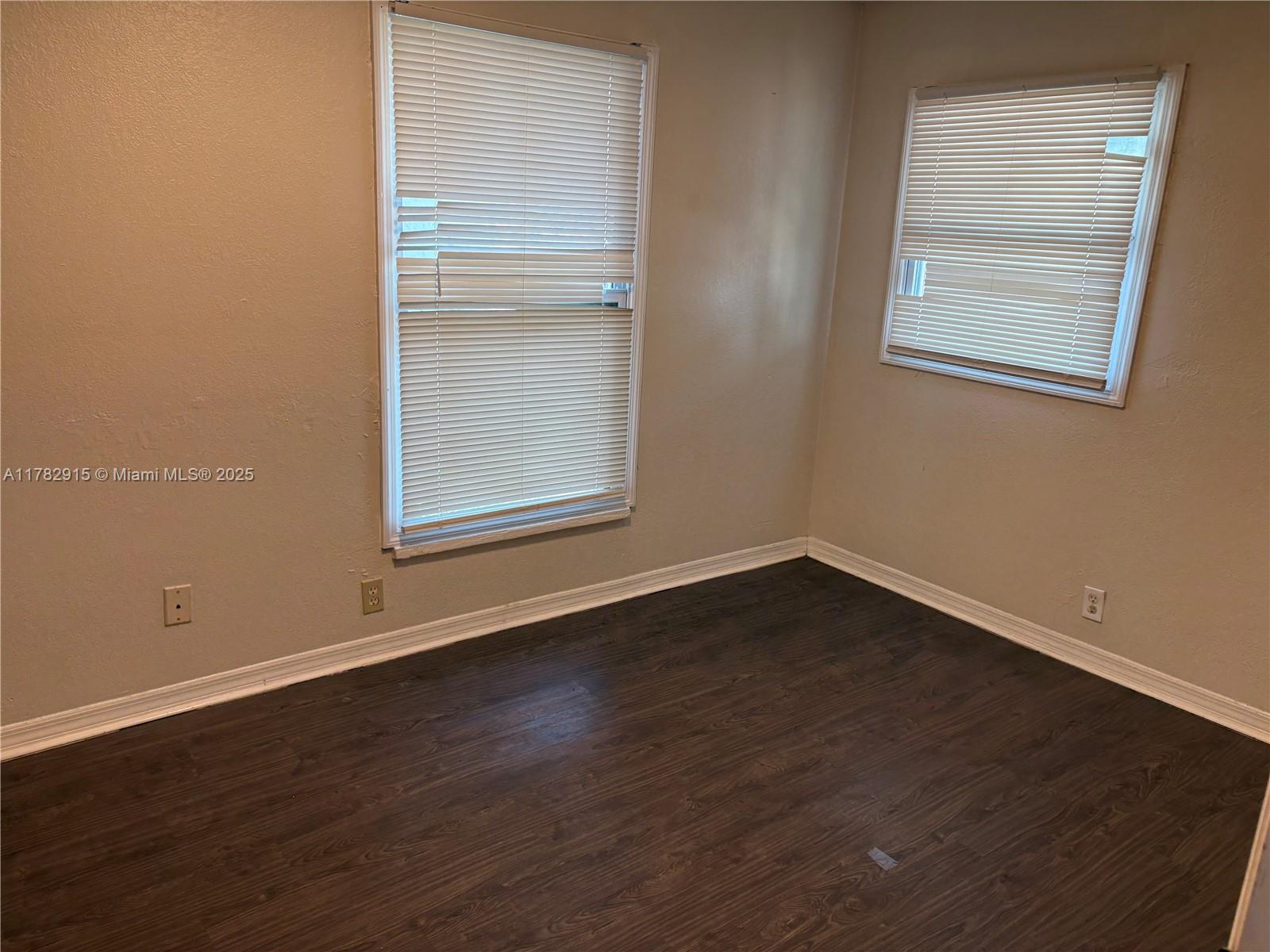 LINCOLN PARK - Residential Lease