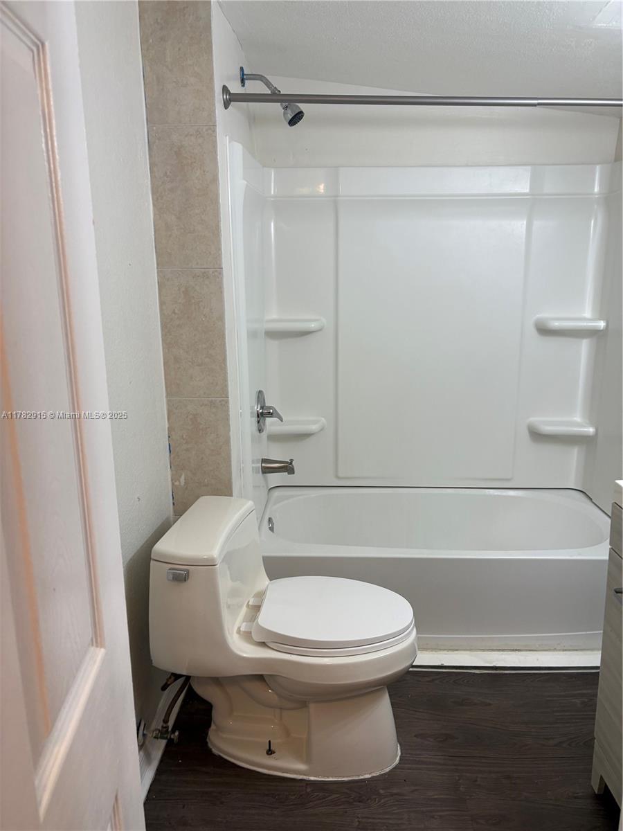 LINCOLN PARK - Residential Lease