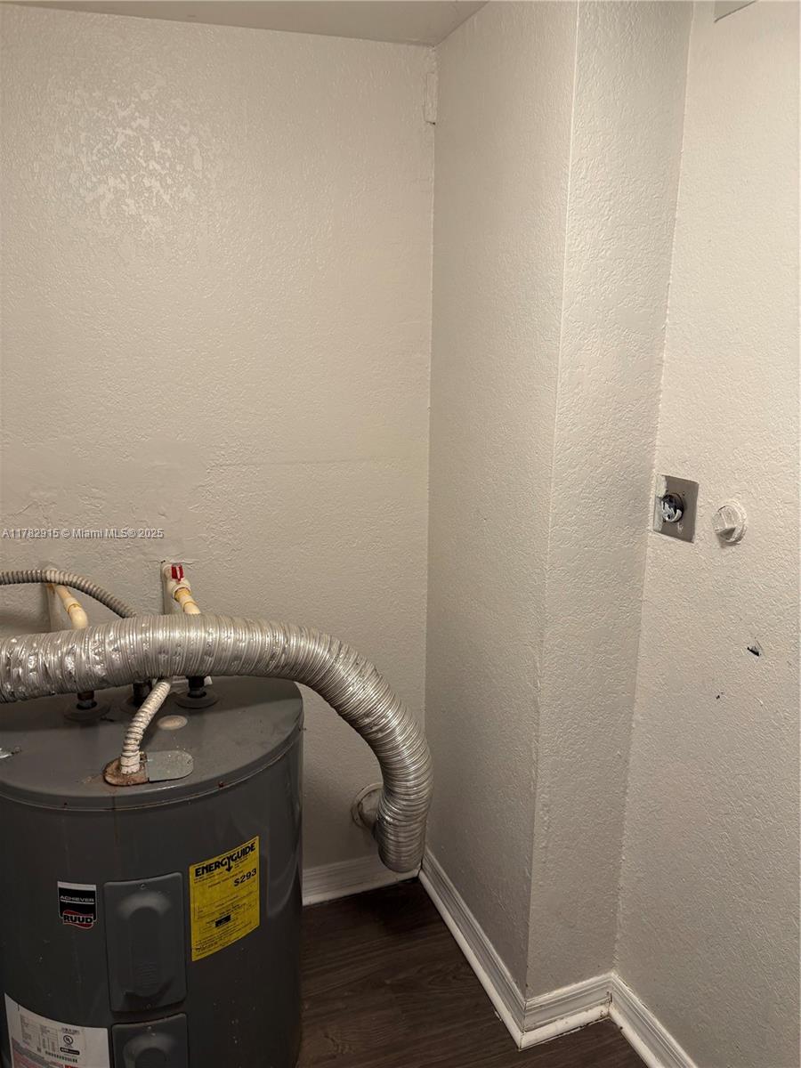 LINCOLN PARK - Residential Lease