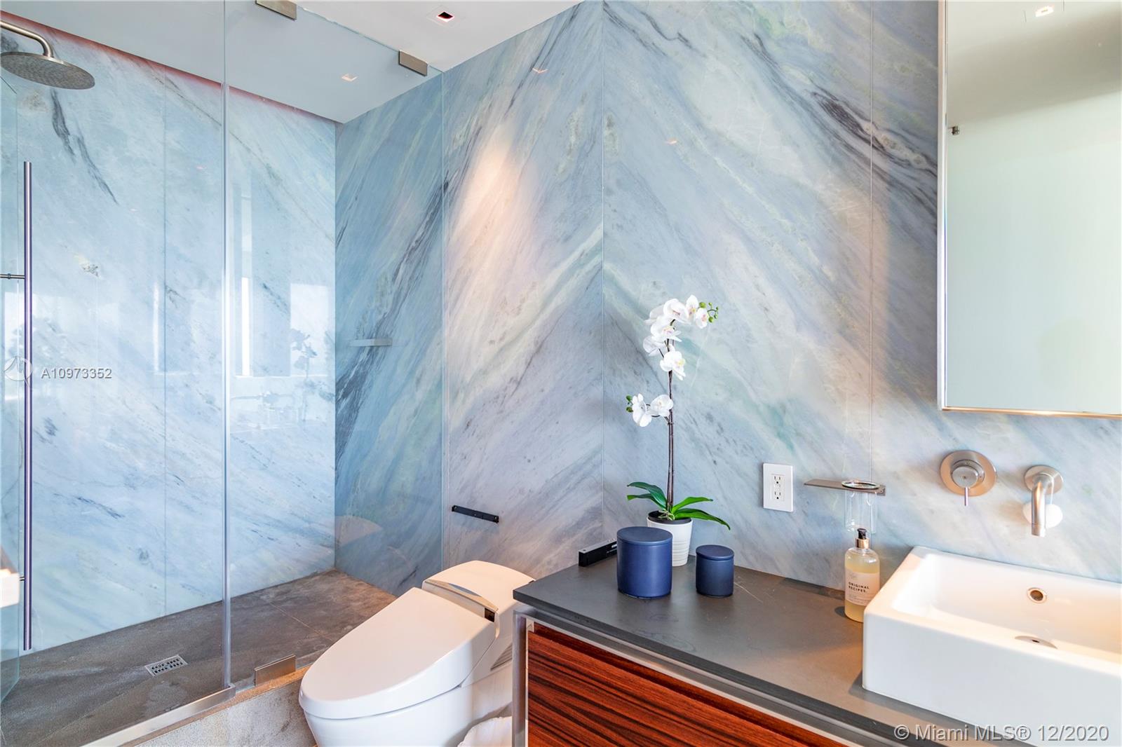 CONTINUUM SOUTH TOWER - Residential