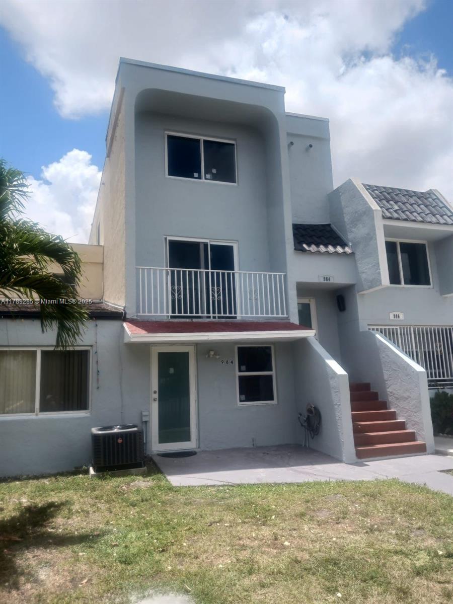 984 W 40th St 2, Hialeah, Miami-Dade County, Florida - 3 Bedrooms  
3 Bathrooms - 
