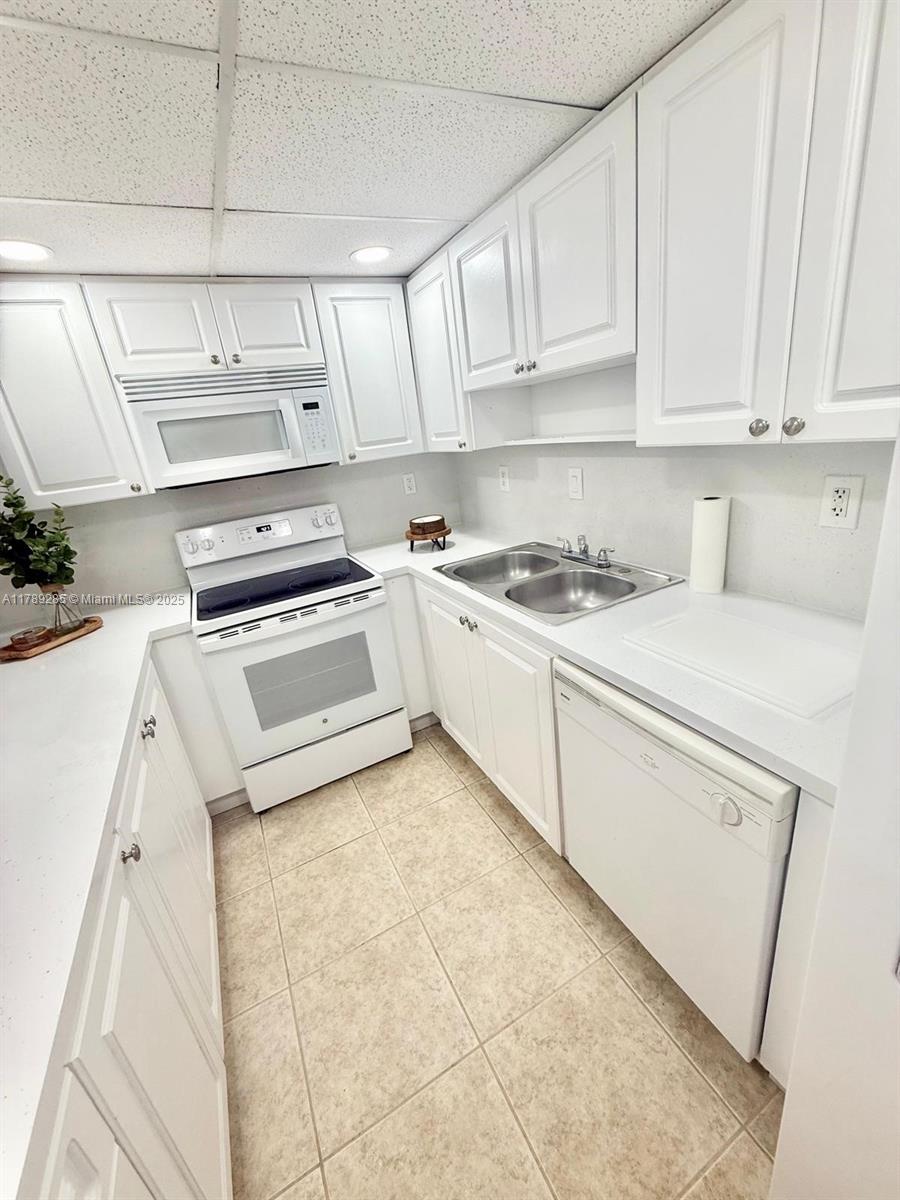 984 W 40th St 2
