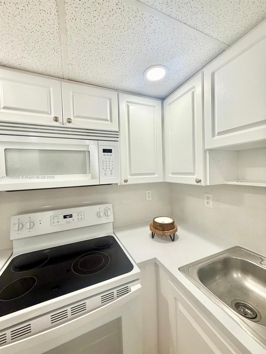 984 W 40th St 2