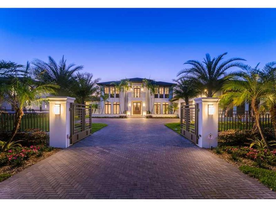 The newest magnificent acre mega residence on sought-after N.Pinecrest Stritter Estate!Custom built by famed Kenner Homes,crafted with all luxuries imaginable. A brilliant blend of distinctive architecture and finest appointments.Cutting edge smart house, deluxe gourmet kitchen,media/game room.Sumptuous &lavish master. Great floor plan for grand scale entertaining and modern comforts for family living. Inviting and enviable 50' heated pool! Summer kitchen. Lush grounds and plantings. Outstanding offering.