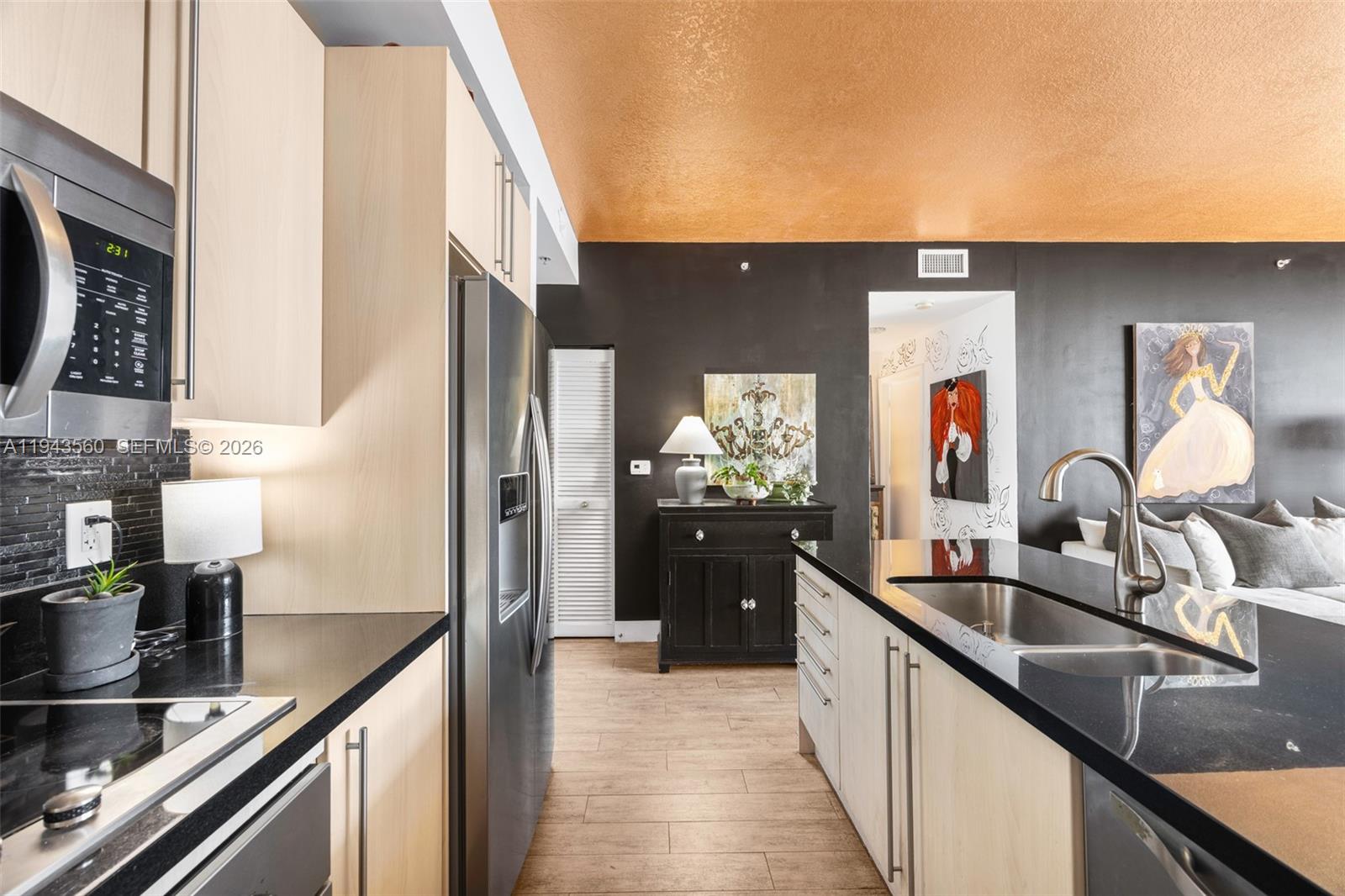 THE AXIS ON BRICKELL COND - Residential