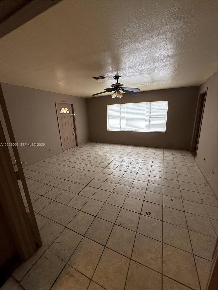ESQUIRE LAKE ESTATES SEC - Residential