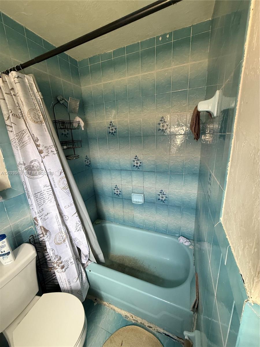 ESQUIRE LAKE ESTATES SEC - Residential