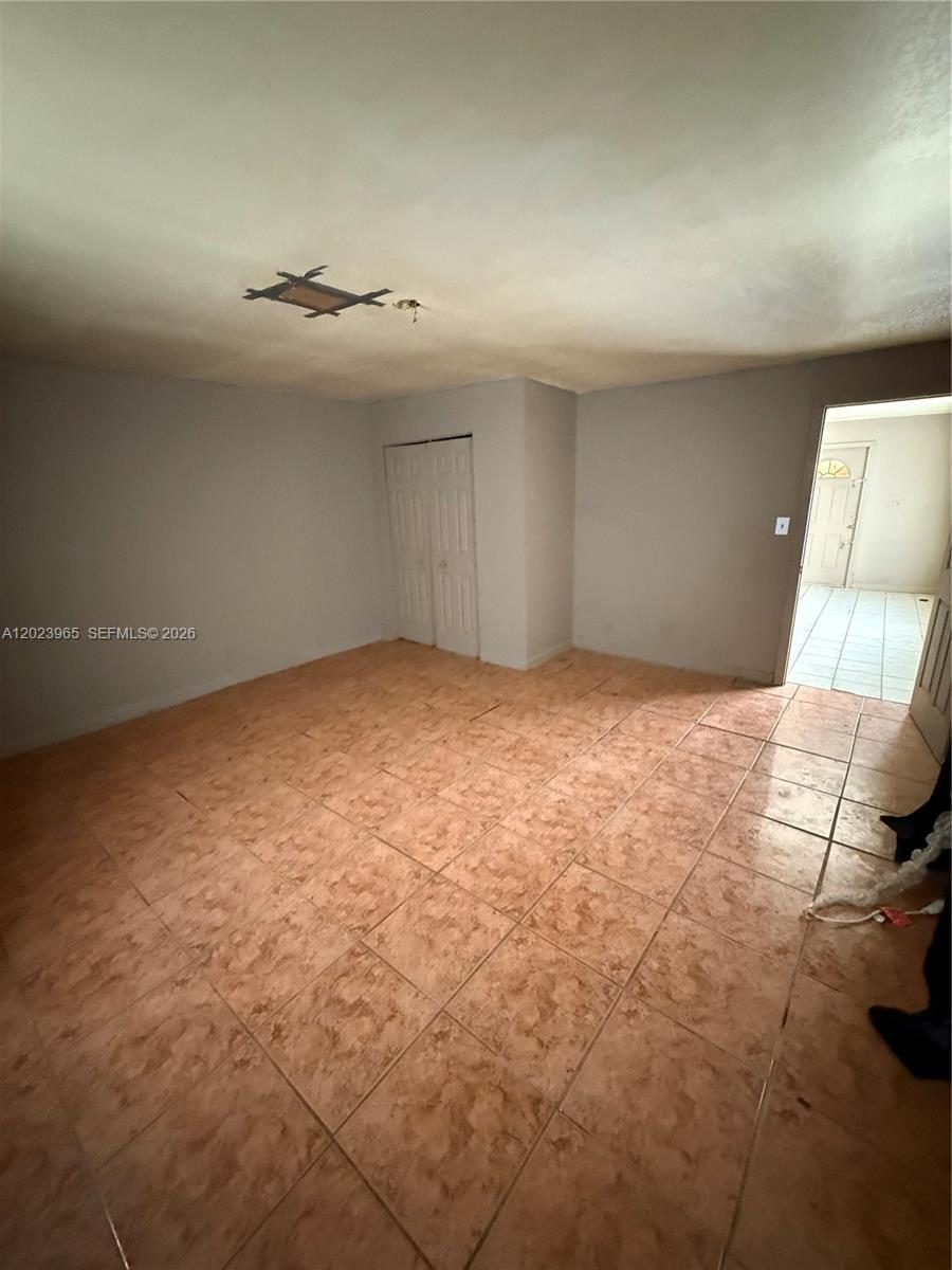 ESQUIRE LAKE ESTATES SEC - Residential