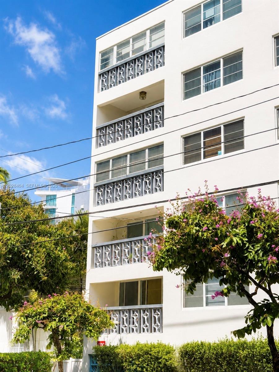 LINCOLN PLAZA CONDO - Residential